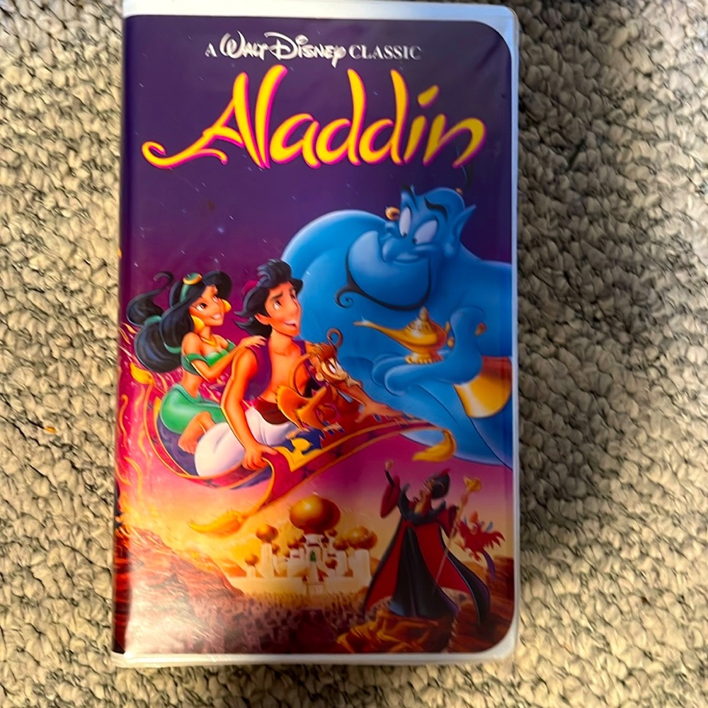 Black diamond Aladdin DVD in original case in excellent condition.